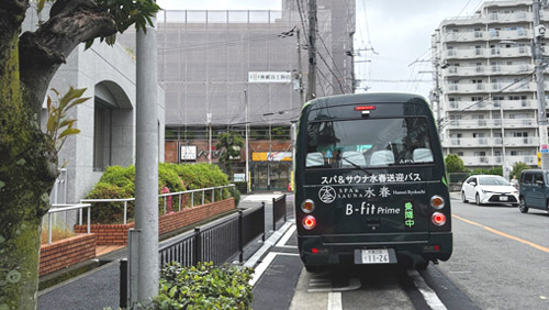 緑地公園駅周辺のバス乗車場所の写真