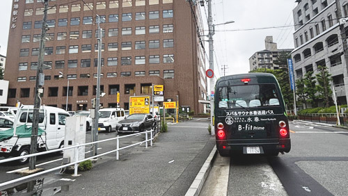 緑地公園駅周辺のバス降車場所の写真