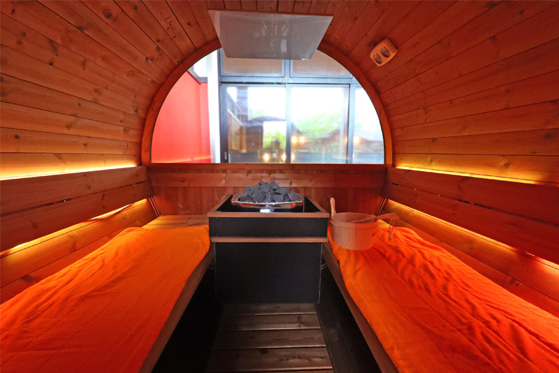 バレルサウナの中