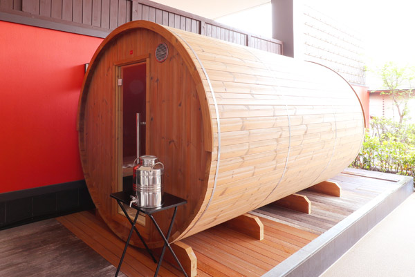 外から見たバレルサウナ