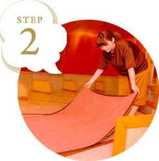 STEP2 タオルマットの上に寝転ぶ