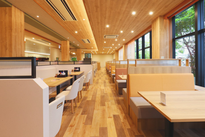 レストラン水春亭店内